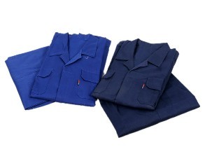 工作? /> 
</p>
<p>
	<br />
</p>
<p>
	1.全棉作业服的保养Q?br />
<br />
如果是棉麻资料的作业服，必定要留意防潮防霉，作业服怎么q行日常的保dQ就必定要留意醋Q由于醋是会(x)Ҏ(gu)l品形成腐蚀的，保藏前要z净Q晒qӀ还有像是一些果汁或者是其他的酸性物质都是需求留意的Q如果不心(j)感染?jin)的话，保藏也要留意按色彩深分cM藏，免的怺染色Q那p立即用清水来处理Q不然的话时M?jin)就会(x)清z不掉?br />
<br />
2.作业服的清洗Q?br />
<br />
如果是丝l的作业服，丝绸的要点也是防潮，它比奛_子还娇气。，淡色的一些作业服的话z的比较久就?x)呈现掉色的现象Q我们的作业服才不会(x)׃我们的错误做法而减短他们的寿数Q如果是q样的话Q那么就可以再水中加一些清z剂Q然后跑半个时左右Q然后再用清水来q行清洗Q期望大安做好作业服的保养Q每天都I着新的衣服Q轻松作业?</p>
<p>
	<br />
</p>
<p>
	<br />
	<div>
		<br />
	</div>
</p>
<p>
	<br />
</p>
<p>
	<br />
</p> 
						   </p>
					</div>
					  <p>发布旉Q?017-08-18 </p>
                    <p>来源Q?a href='http://www.huasoftit.com/news/22.html'>http://www.huasoftit.com/news/22.html</a></p>
          
					<ul class=